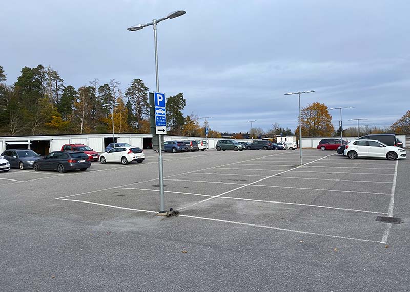 Även på utomhusparkeringen ska det finnas laddplatser på Fårtickegångens Garageanläggning.